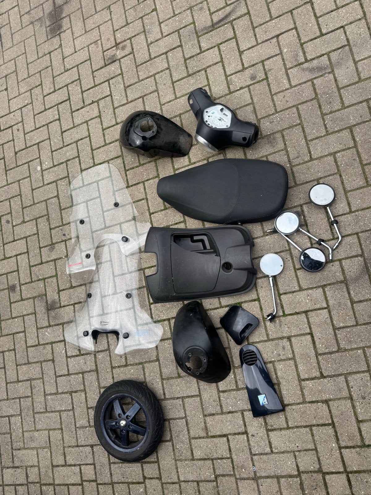 Vespa LX onderdelen: complete set (stuur, zadel, windscherme, Fietsen en Brommers, Ophalen of Verzenden, Gebruikt, Kap, Vespa