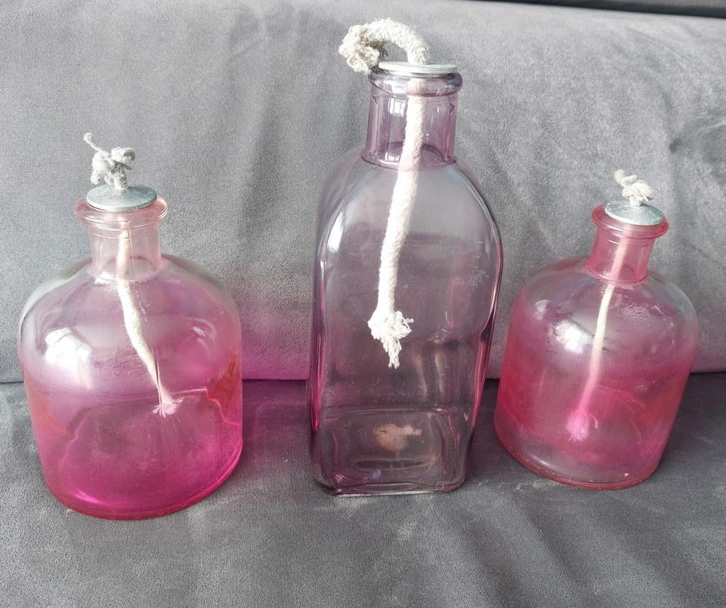 Drie gekleurde glazen olielampjes, Overige materialen, Overige kleuren, Ophalen of Verzenden, Zo goed als nieuw