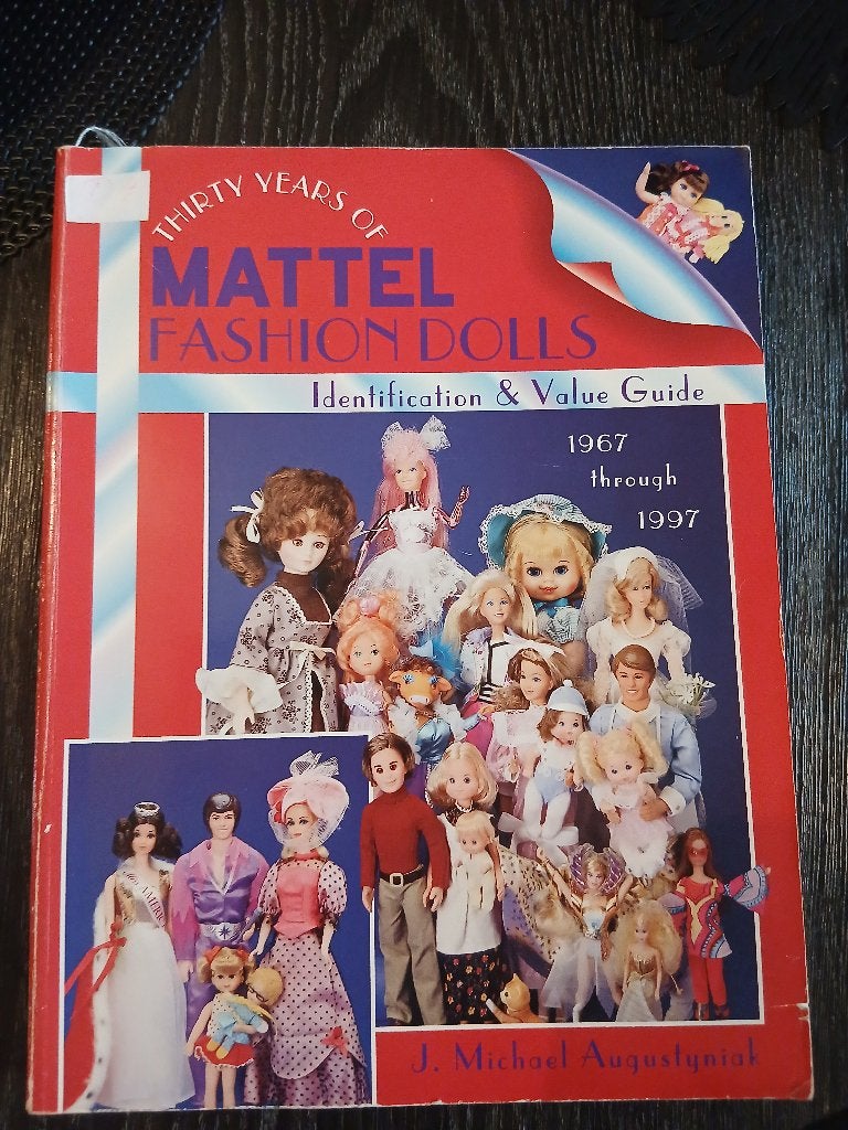 Boek: Mattel Fashion Dolls 1967 tot 1997, Verzamelen, Poppen, Ophalen of Verzenden, Gebruikt, Overige typen