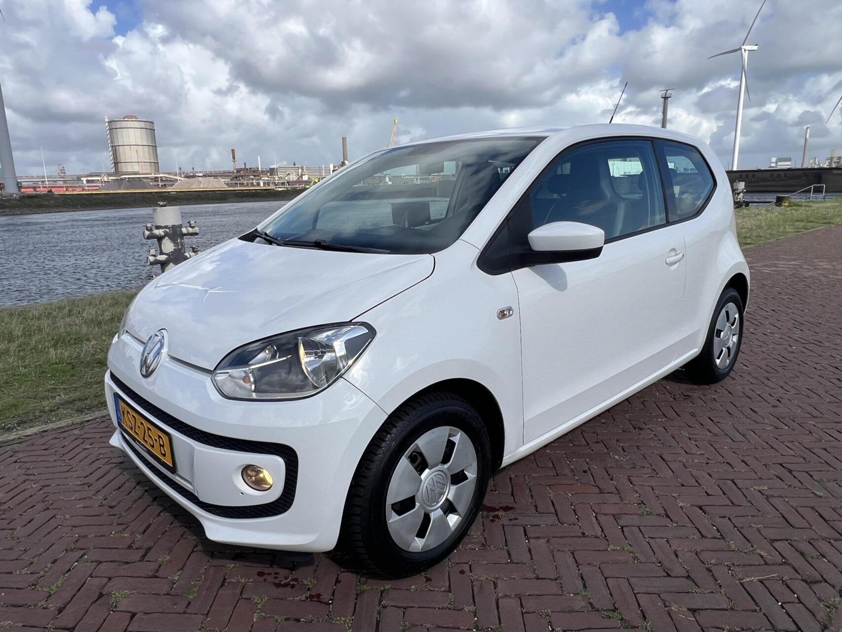 Volkswagen Up! 1.0 AIRCO|APPLE CARPLAY|ST.VERW|LEDER|NW APK, Auto's, Gebruikt, Stoelverwarming, 60 pk, Leder en Stof