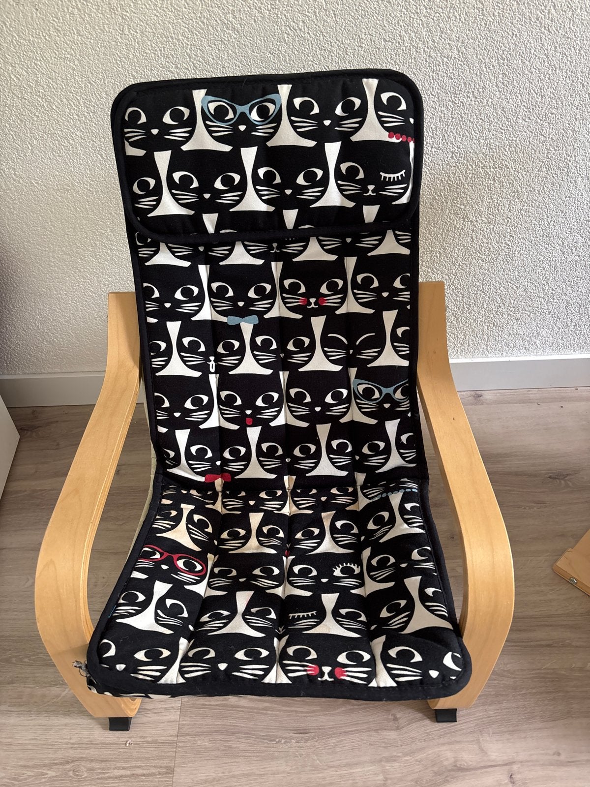 Ikea Poäng schommelstoel met kattenprint kussen, Ophalen, Gebruikt, Zwart, Eén