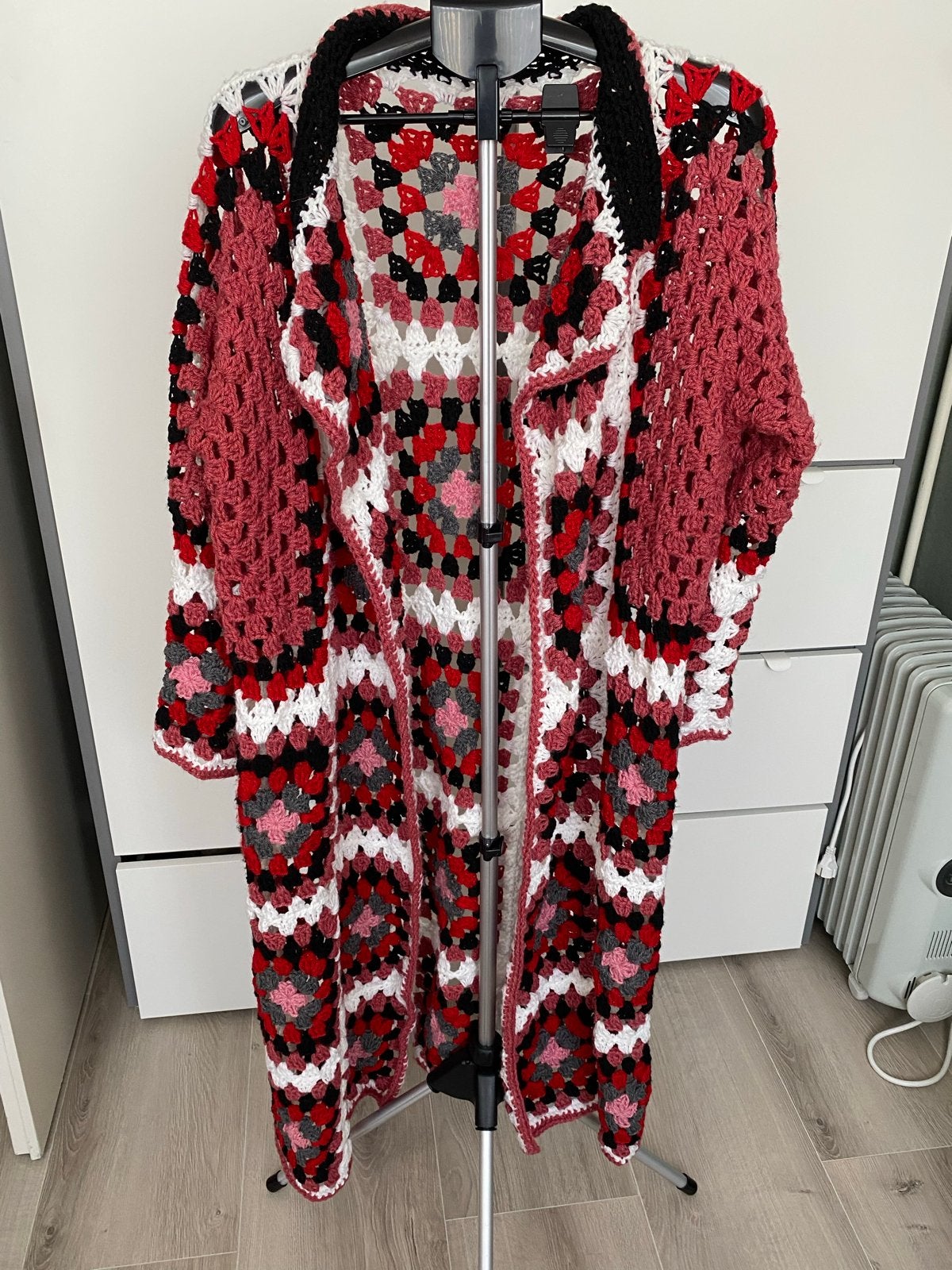 Handgemaakt gehaakt vest in granny square stijl maar xxl, Verzenden, Nieuw, Maat 46/48 (XL) of groter, Rood