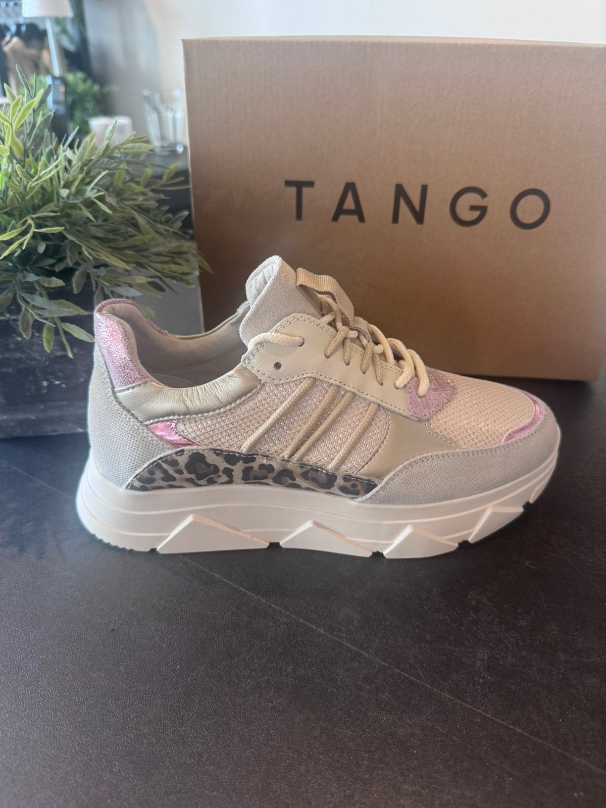 TANGO sneakers beige/pink nieuw!, Tango, Beige, Nieuw, Ophalen of Verzenden