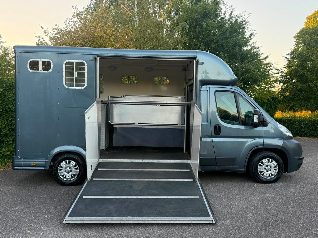 Peugeot Boxer 3.0 2011 Paardenwagen Horsetruck LAGE KM, Overige materialen, Gebruikt, Overige typen, Ophalen of Verzenden