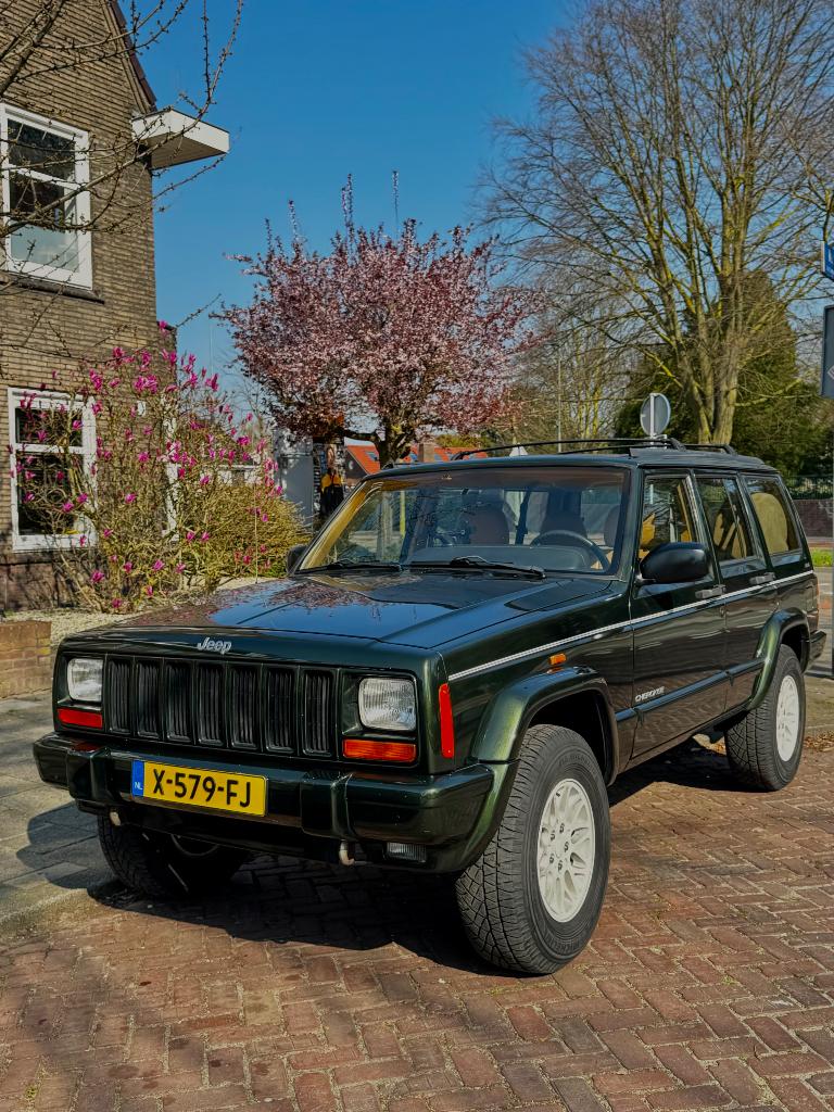 Jeep Cherokee XJ 118.000km! Topstaat €17000, Automaat, 138 €/maand, Leder, Vierwielaandrijving