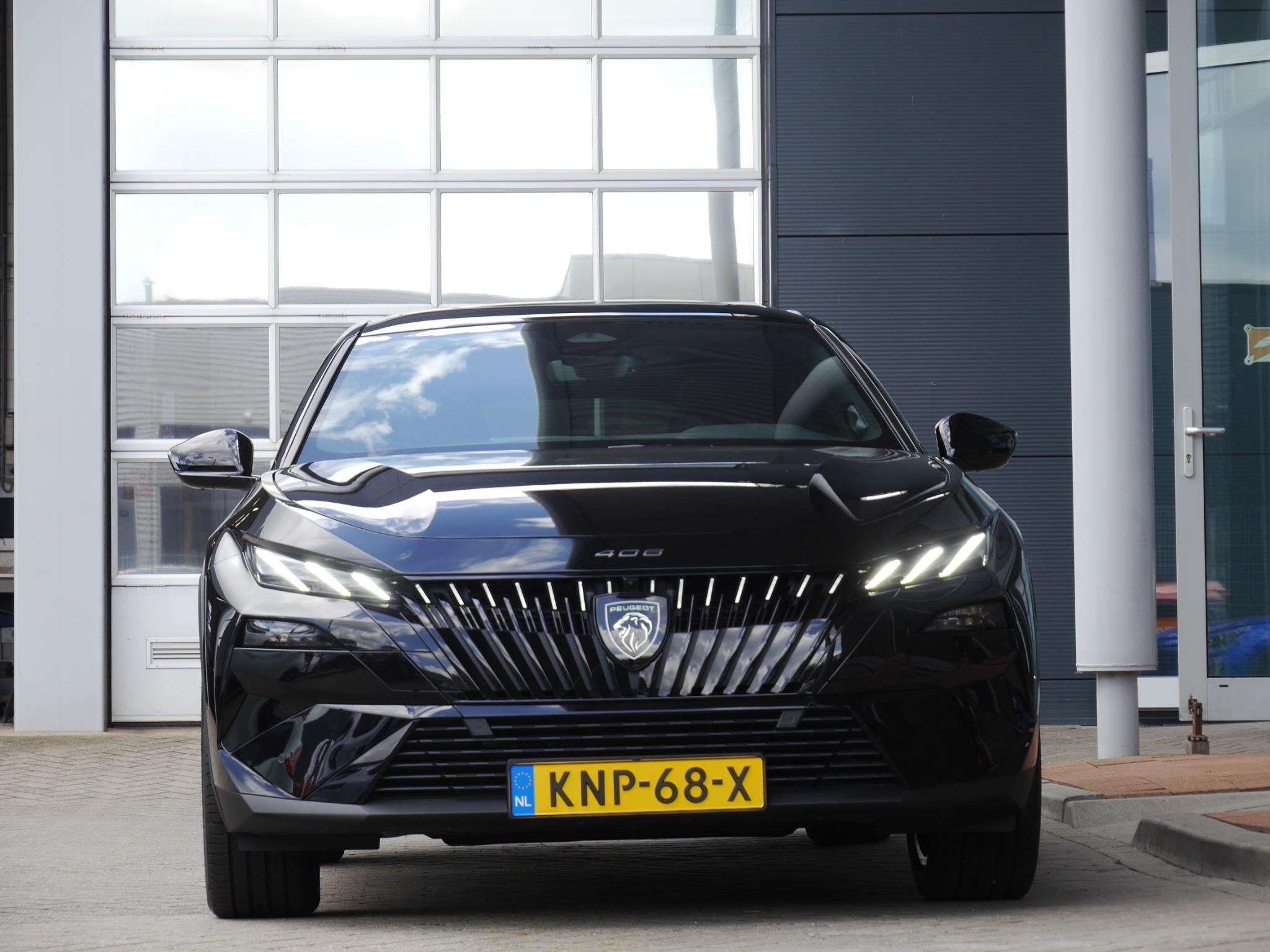 Peugeot e-408 GT 58 kWh | Stoel en stuurverwarming | Panoram, 213 pk, Zwart, Origineel Nederlands, Nieuw