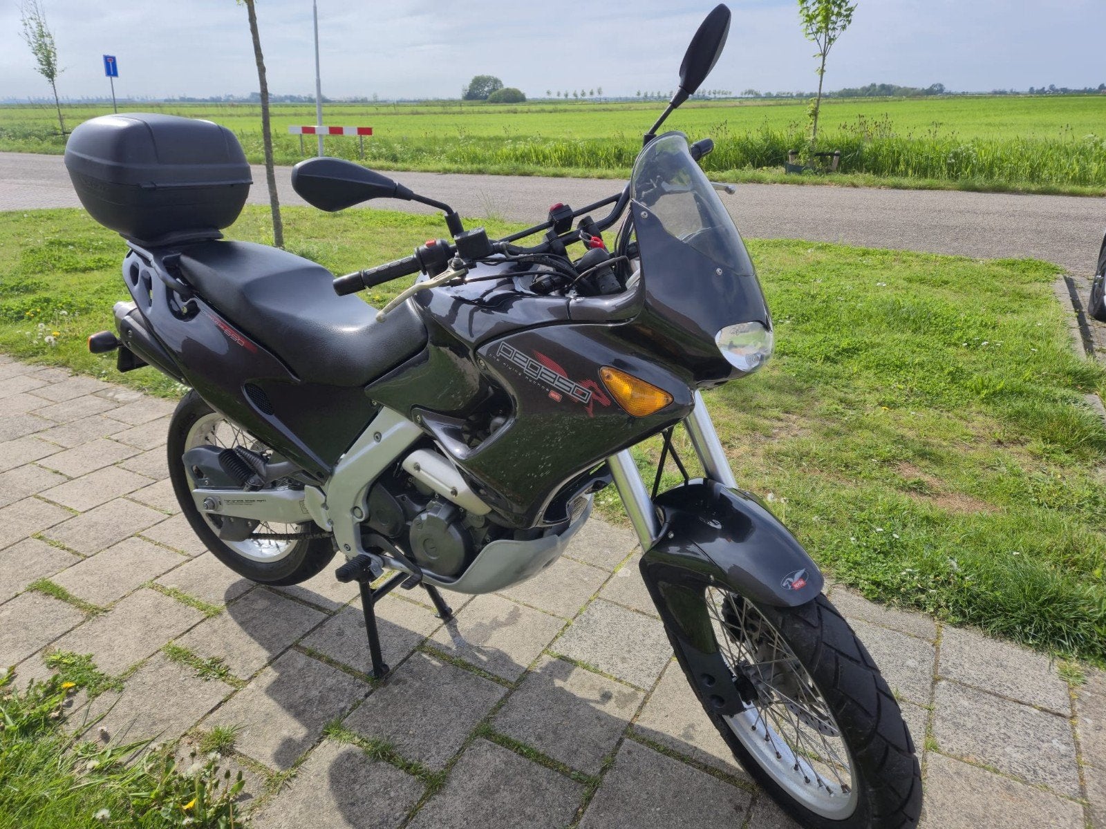 Aprilia Pegaso 650 - Allroad motor met topkoffer, Particulier