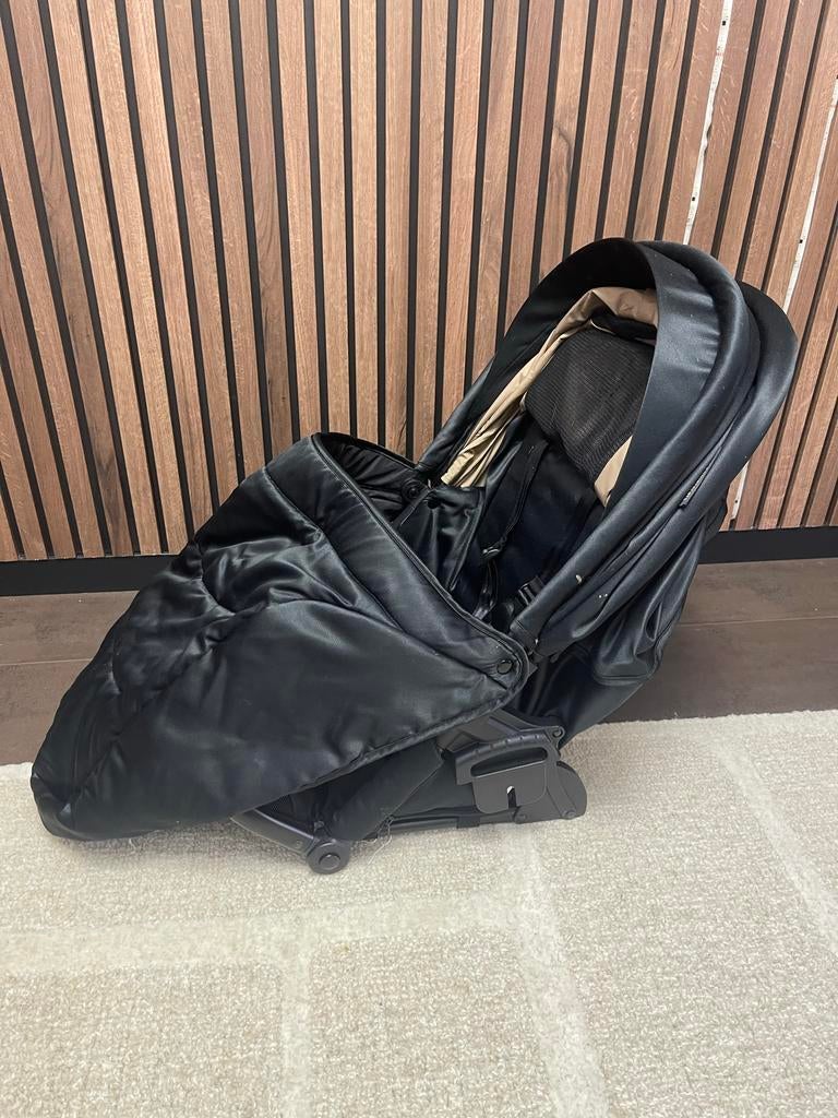 Kinderkraft Stijlvolle zwarte kinderwagen, Ophalen of Verzenden, Zo goed als nieuw, Met reiswieg, Kinderwagen