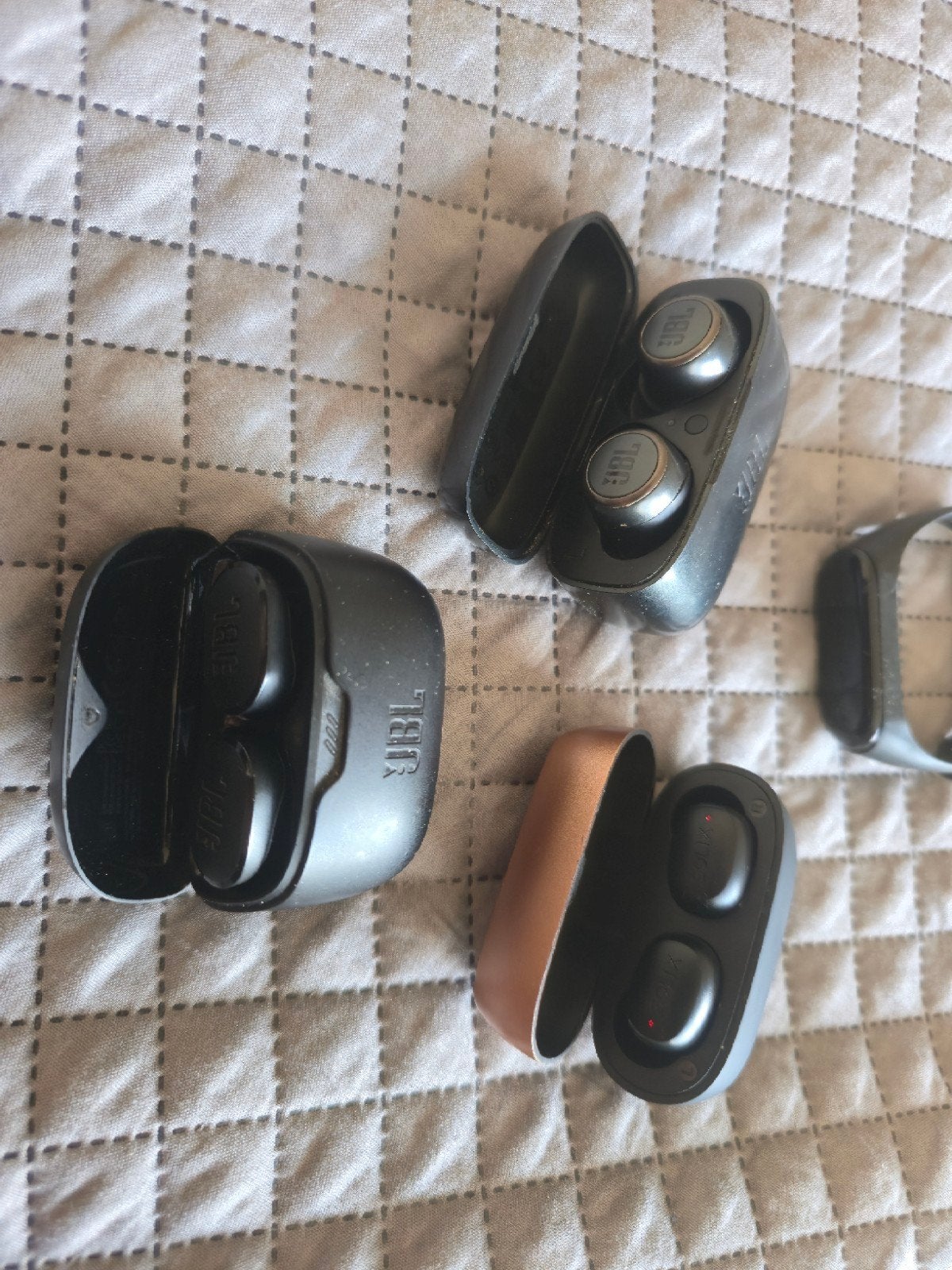 JBL in-ear koptelefoons (defect) + Oras Solix + horloge, Ophalen of Verzenden