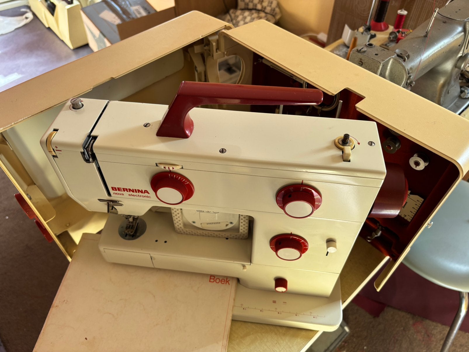 Vrije arm Bernina Nova 900 electronic in complete zgan st., Ophalen of Verzenden, Zo goed als nieuw, Naaimachine, Bernina