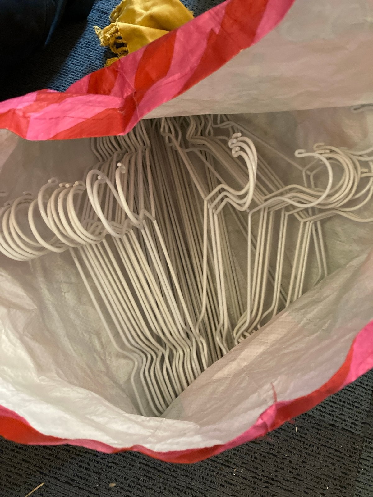 33x IKEA STAJLIG kledinghangers wit (metaal), Kleding | Dames, B, Gebruikt, Verzenden, A