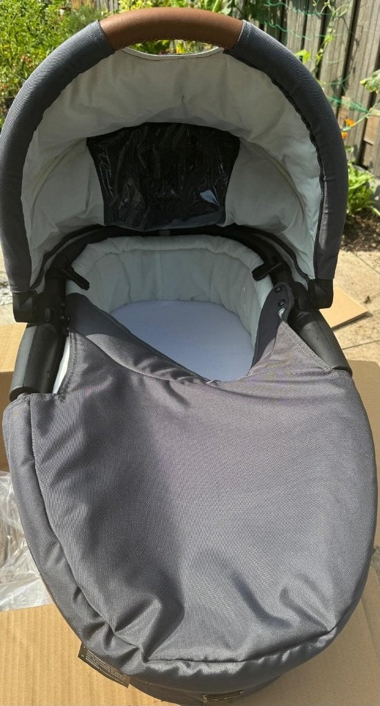 Mutsy Evo Stroller with carrycot, Zo goed als nieuw, Met reiswieg, Mutsy, Ophalen