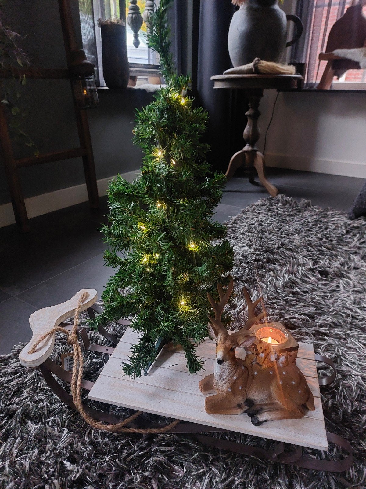 grote decoratieslee met kunstboom en hert., Ophalen of Verzenden, Nieuw