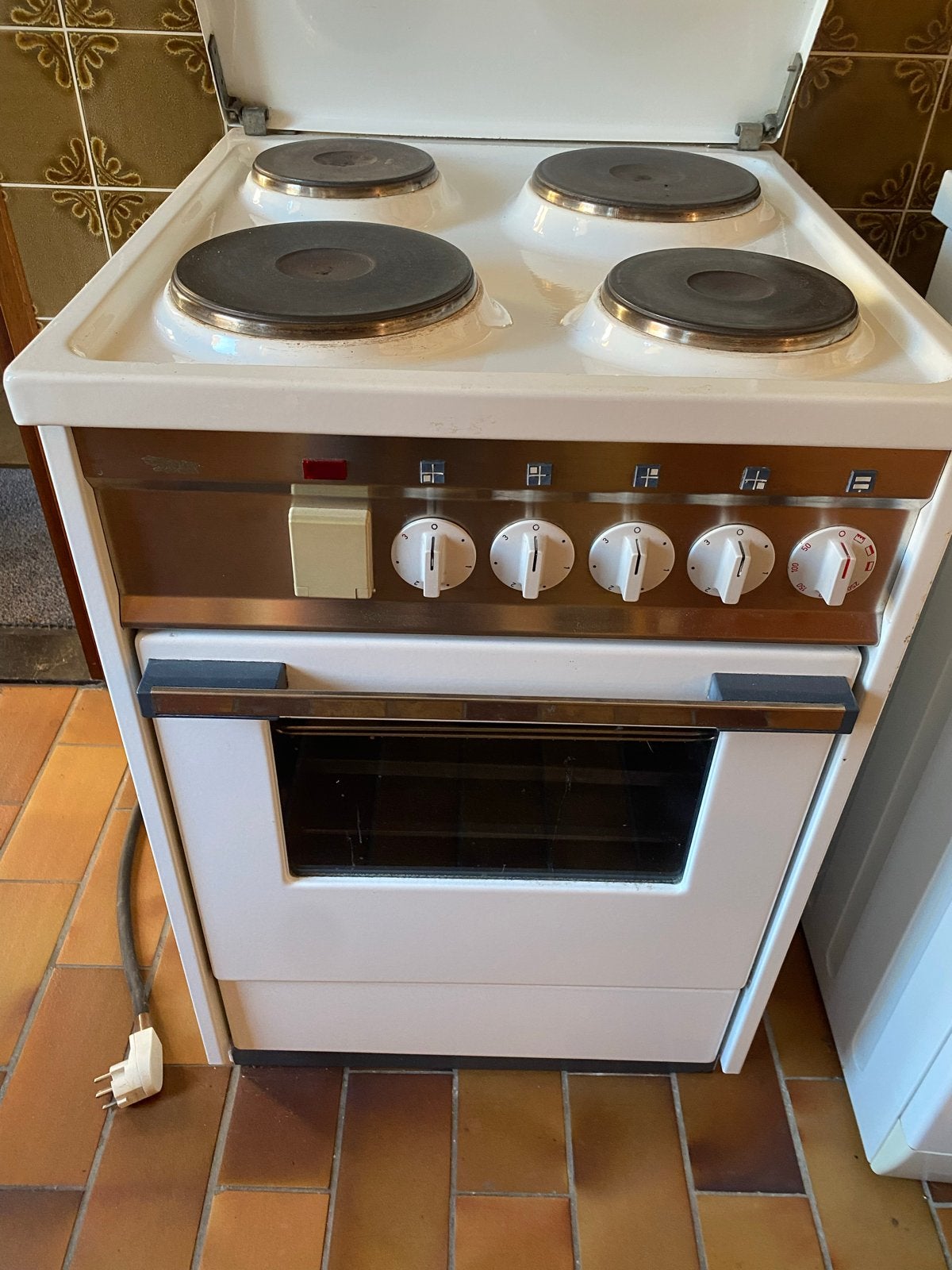 Elektrisch Fornuis met Oven - 4 Kookzones, Witgoed en Apparatuur, Ophalen, Gebruikt, 4 kookzones, 85 tot 90 cm