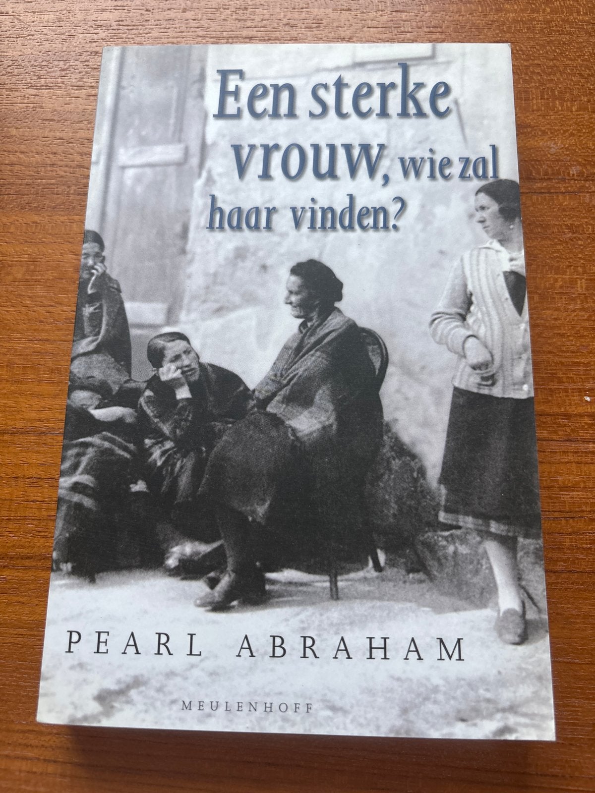 Een sterke vrouw, wie zal haar vinden? - Pearl Abraham, Ophalen of Verzenden, Zo goed als nieuw