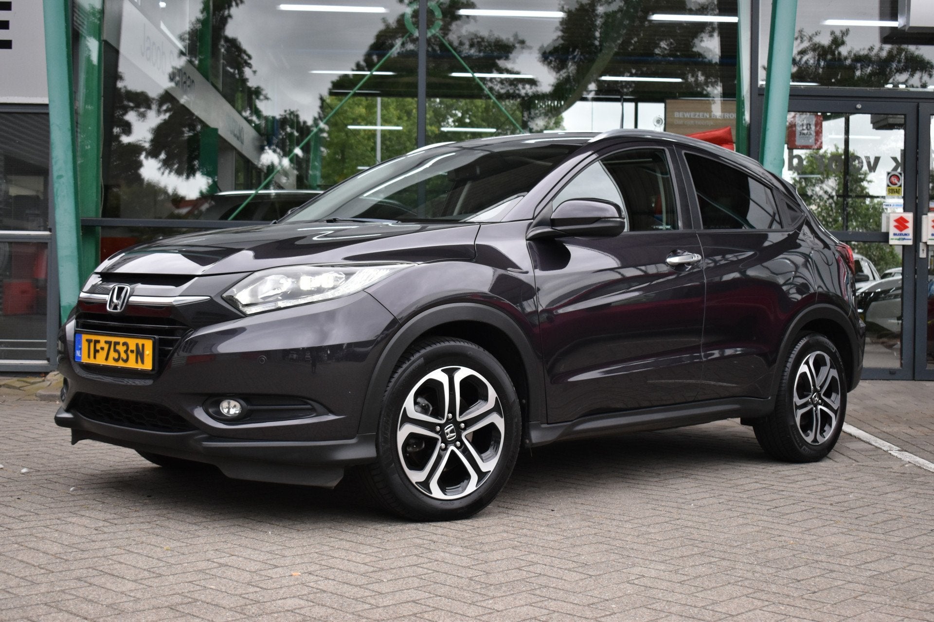 Honda HR-V 1.5 i-VTEC Executive Automaat 131pk | Parkeersens, Auto's, 12 maanden, Leder en Stof, Zwart, Origineel Nederlands