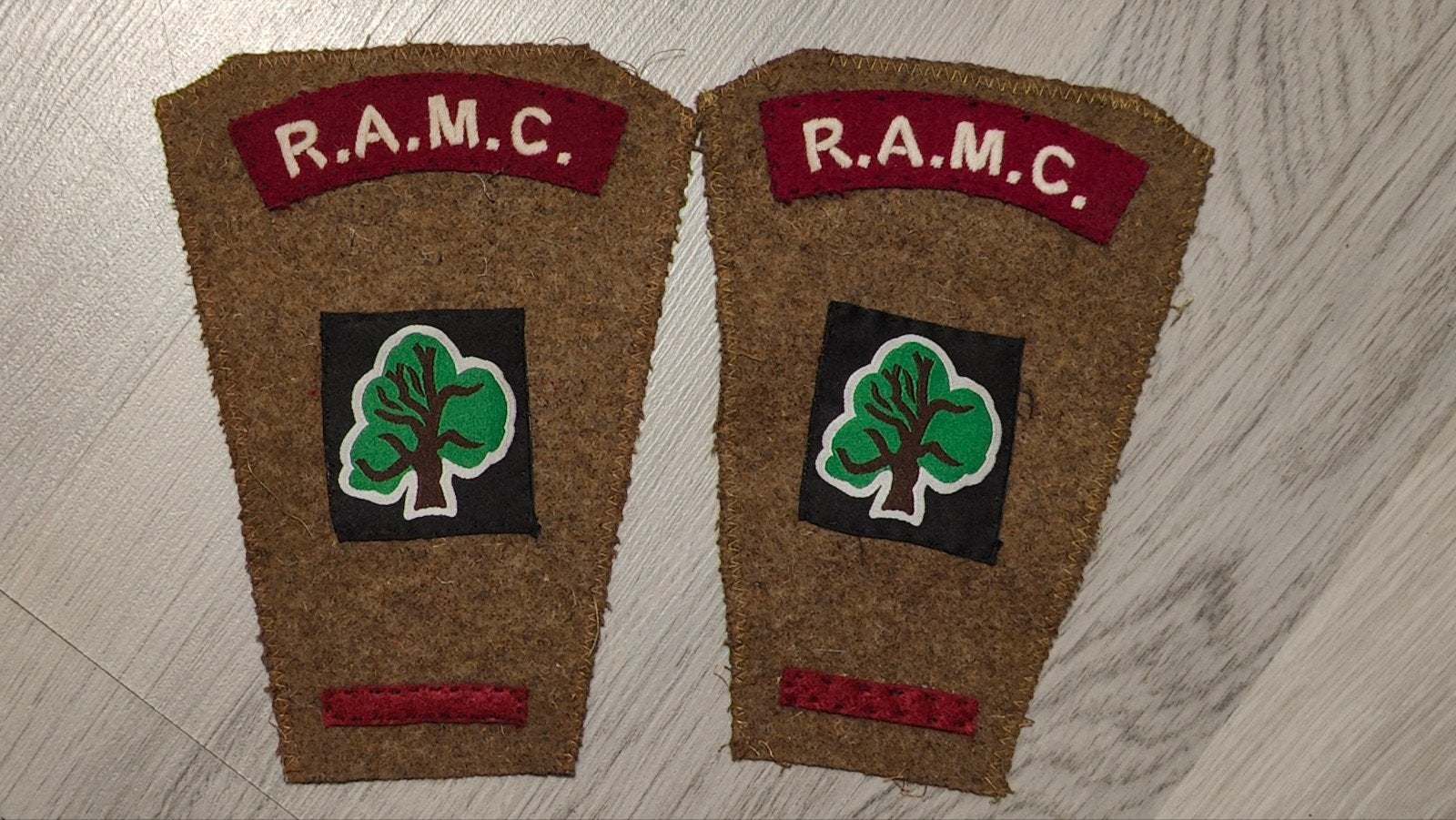 Reproductie ramc kentekens, Ophalen of Verzenden, Landmacht, Engeland, Embleem of Badge