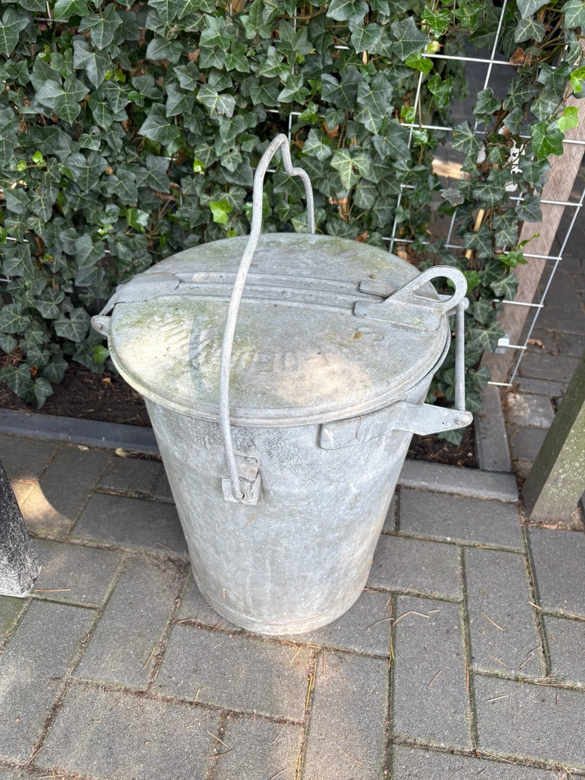 Antieke zinken prullenbak (Sint-Oedenrode), Tuin en Terras, Bloembakken en Plantenbakken, Ophalen, Gebruikt, Rond, Balkon