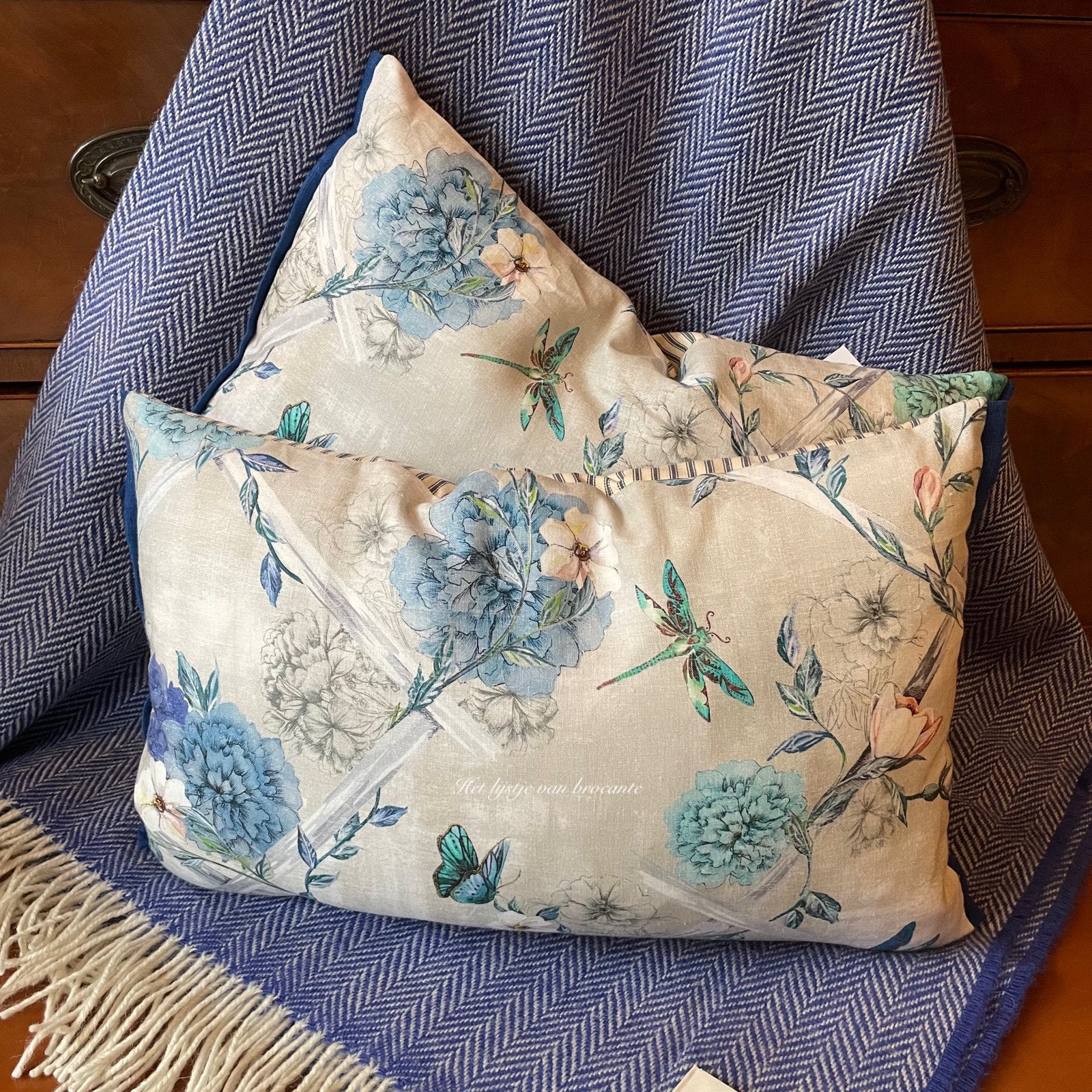 Handgemaakte set kussen Osbourne & Little Trellis, Huis en Inrichting, Woonaccessoires | Kussens, Westdijk 41 3241 GT Middelharnis