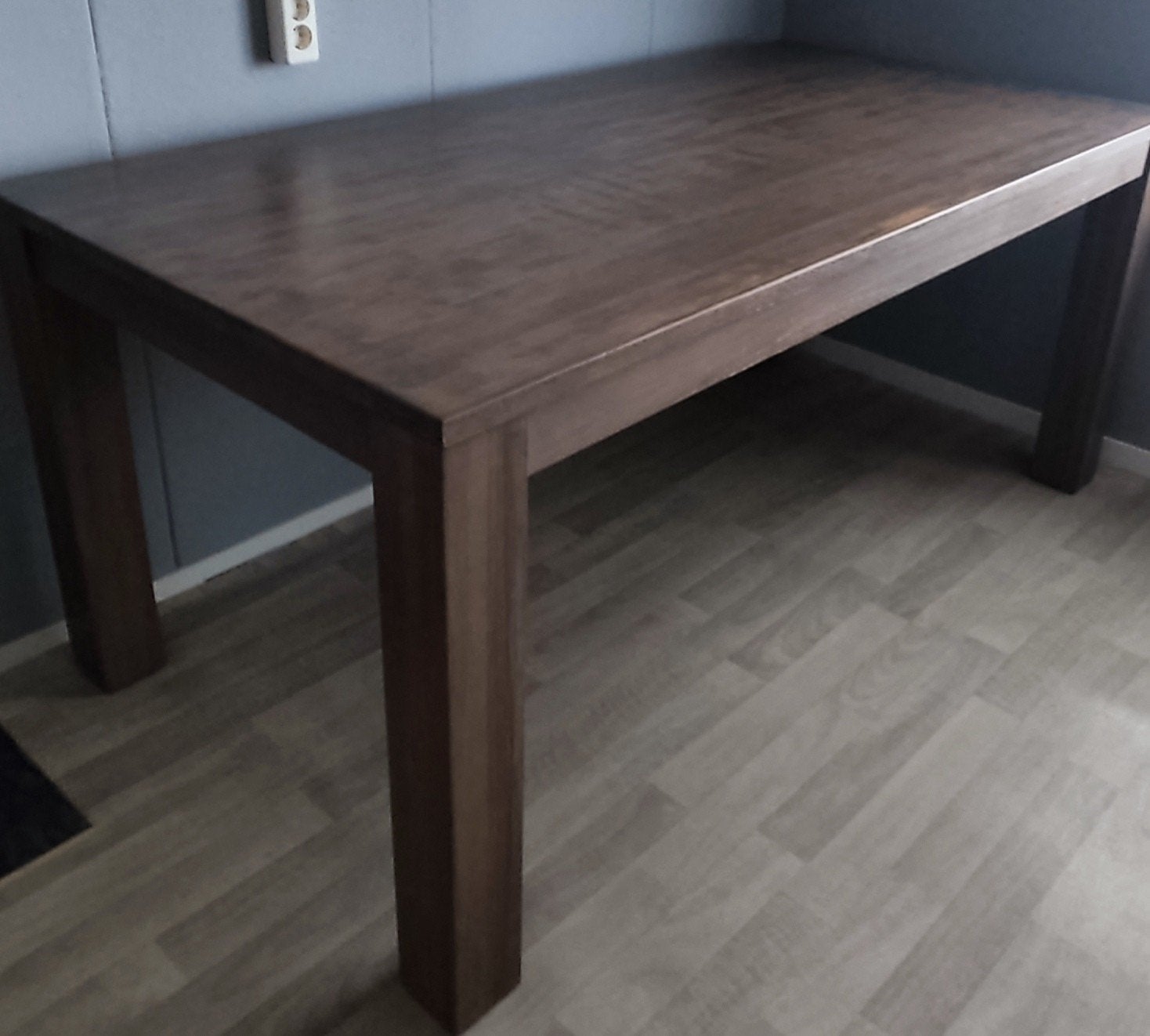 Mooie stevige eettafel, Ophalen