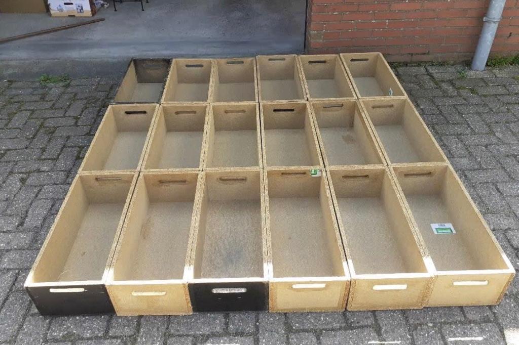 Kisten voor o.a. boeken, singles of cd’s dvd’s markten, Huis en Inrichting, Woonaccessoires | Kisten, Zo goed als nieuw, Minder dan 50 cm