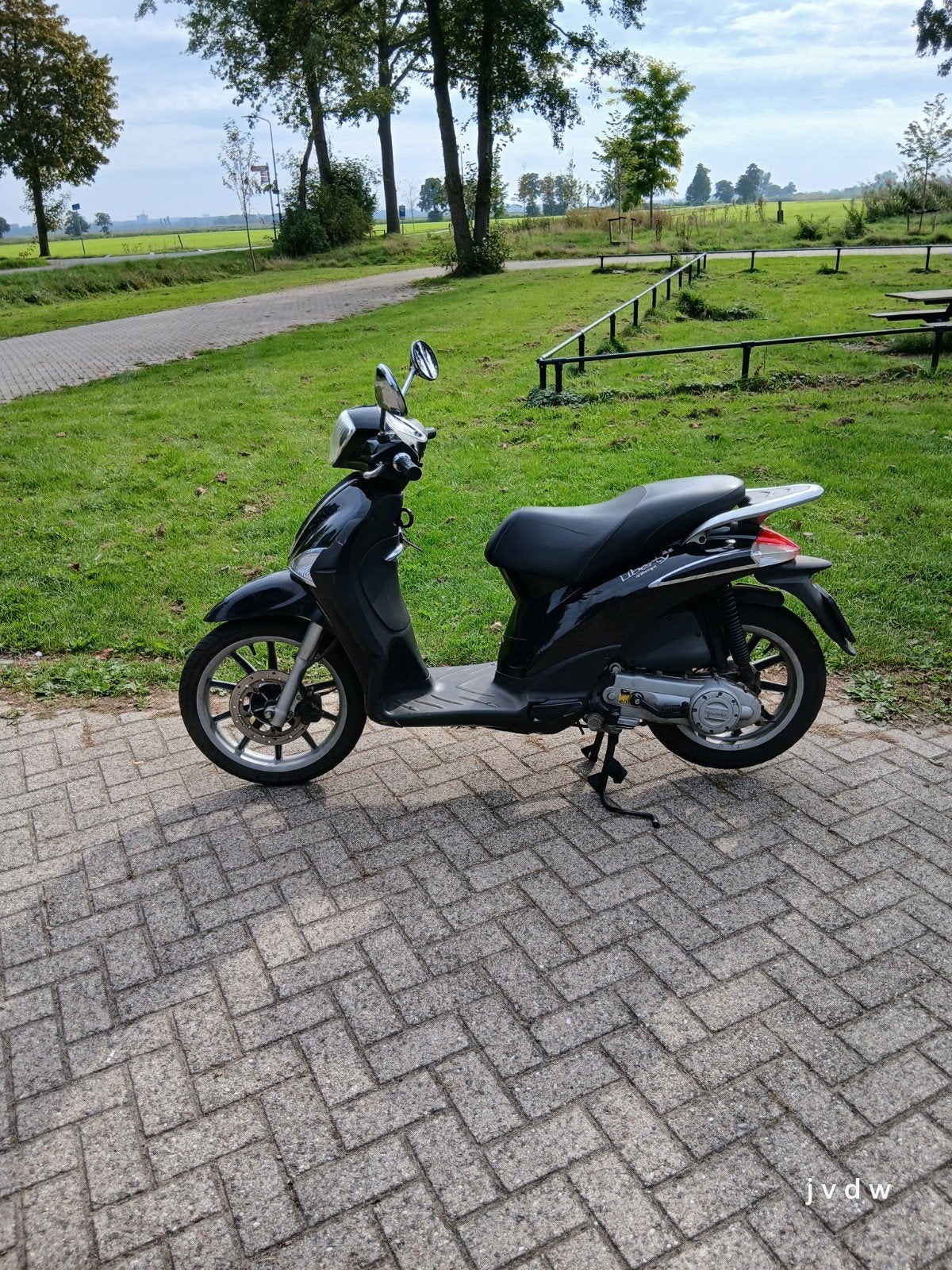 te koop piaggo liberty scooter tegen elk aannemelijk bod  !, Fietsen en Brommers, Ophalen, Piaggio, Gebruikt, Benzine