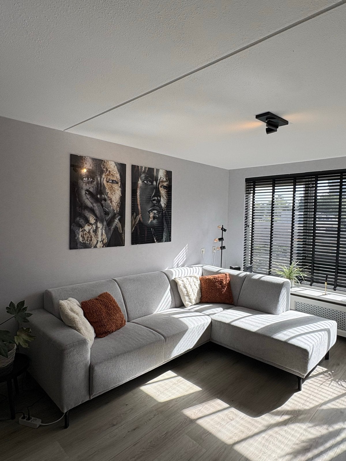 Hoekbank lichtgrijs, 1,5 jaar oud zeer goede staat, Huis en Inrichting, Ophalen, 250 tot 300 cm, Hoekbank, Driepersoons