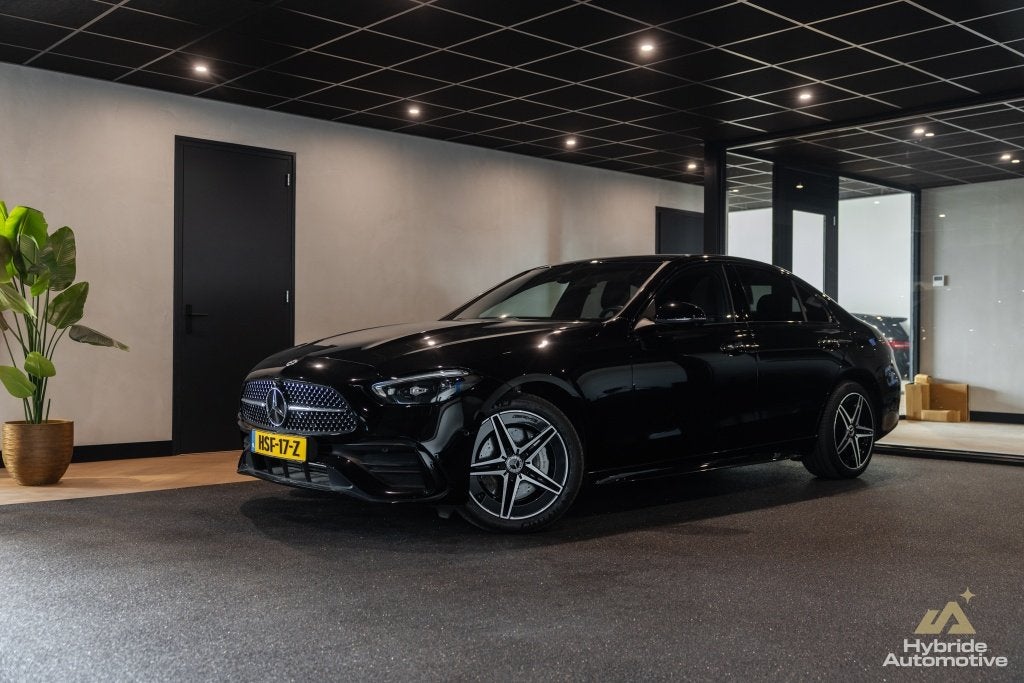 Mercedes-Benz C-Klasse 300 e AMG Line | Burmester | Pano | H, Auto's, 2005 kg, 4 cilinders, Zwart, Bedrijf