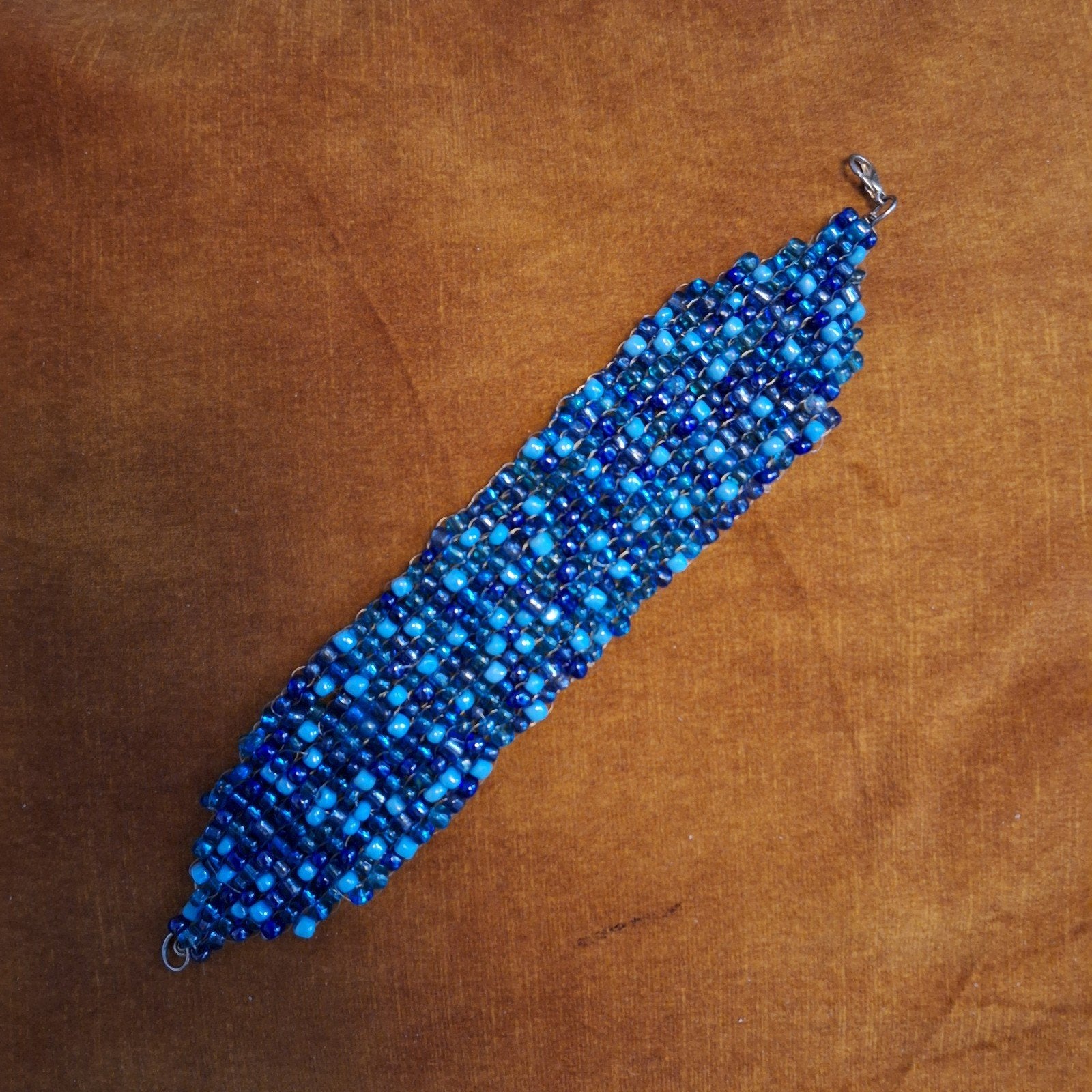 Handgemaakte blauwe kralenarmband (c 9), Overige materialen, Nieuw, Met bedels of kralen, Verzenden
