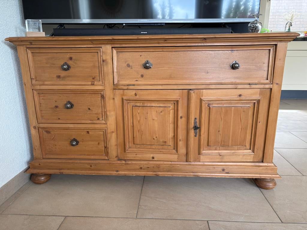 Massief houten kast / dressoir, Ophalen