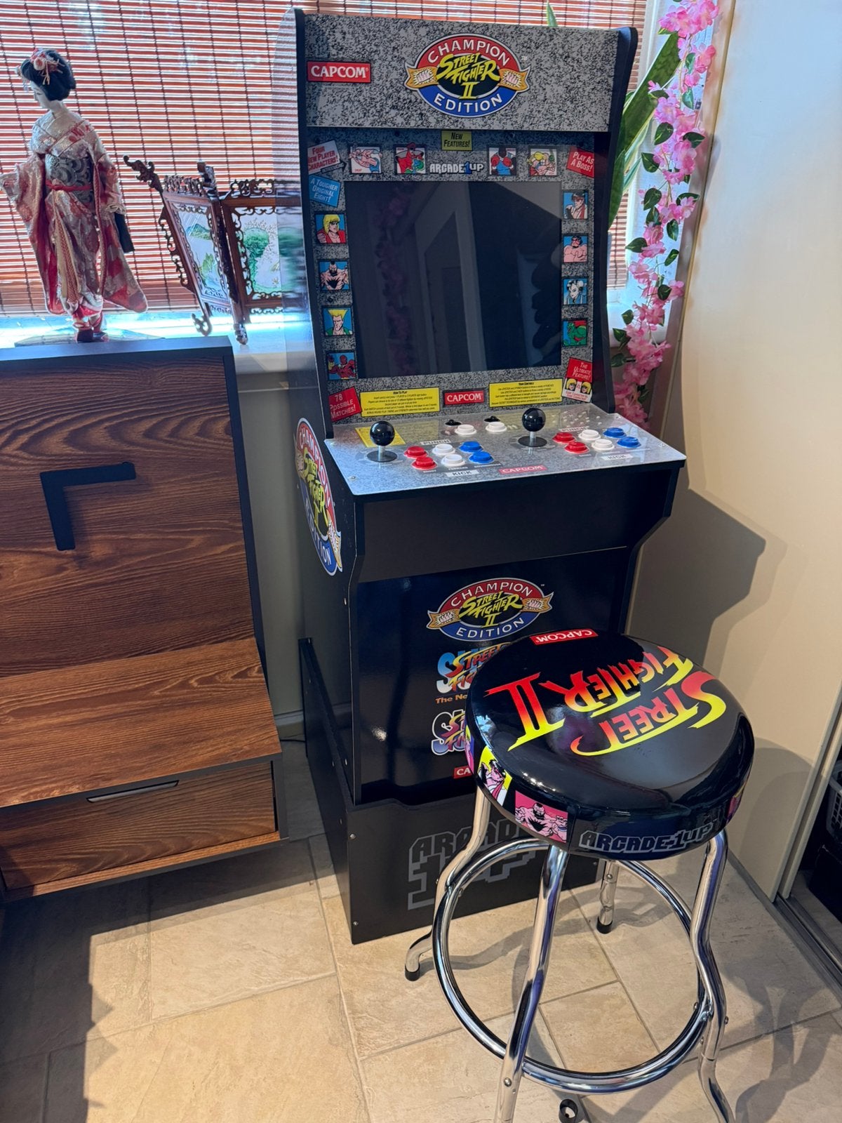 Arcade1Up Street Fighter II Champion Edition + Kruk + Riser, Ophalen, Zo goed als nieuw