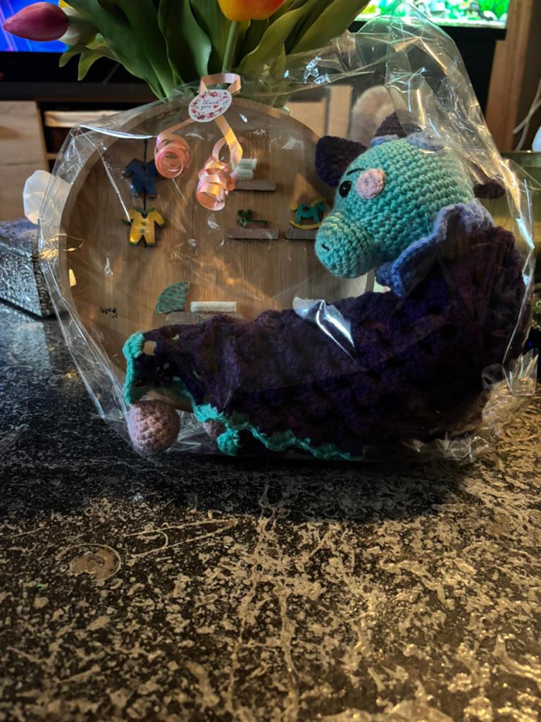 Gehaakt pakketje baby dino, Hobby en Vrije tijd, Breien en Haken, Ophalen of Verzenden, Nieuw, Haken, Overige typen
