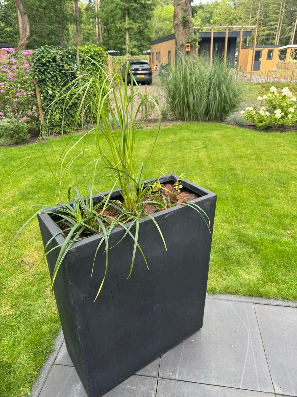 Mooie luxe (zware) plantenbak in antraciet/zwart., Ophalen, Steen, Zo goed als nieuw, 60 cm of meer