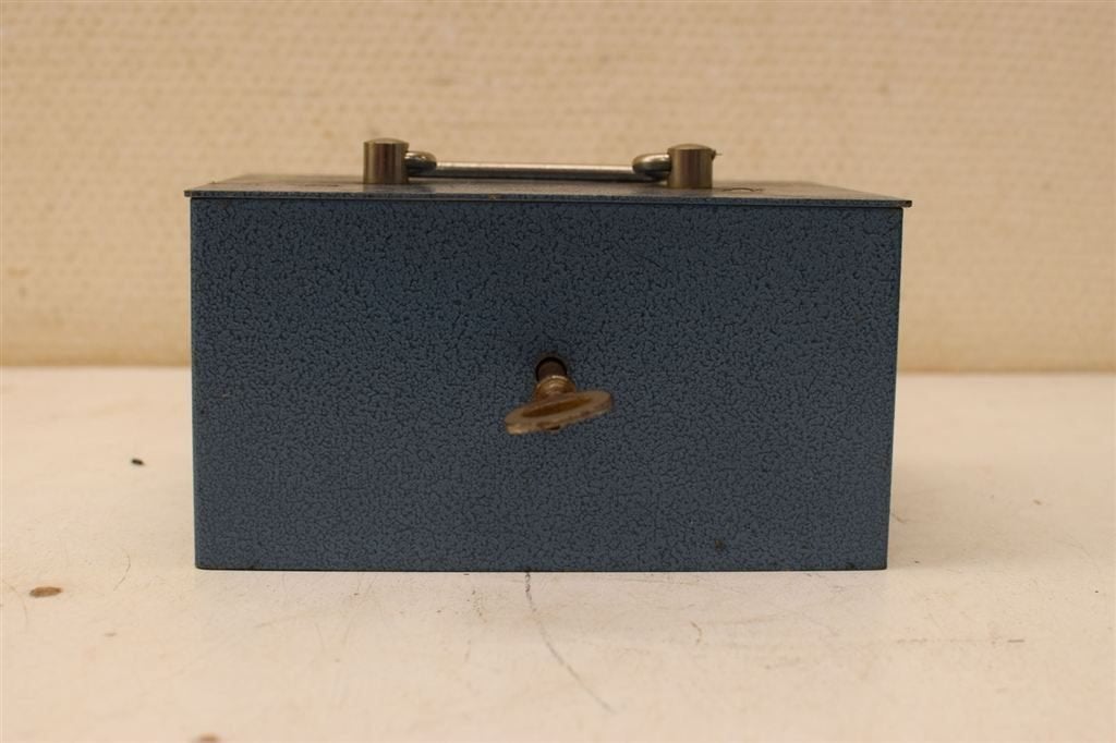 metalen geldkistje 46018, Huis en Inrichting, Woonaccessoires | Kisten, Ophalen of Verzenden, Gebruikt, 50 tot 100 cm, Minder dan 50 cm