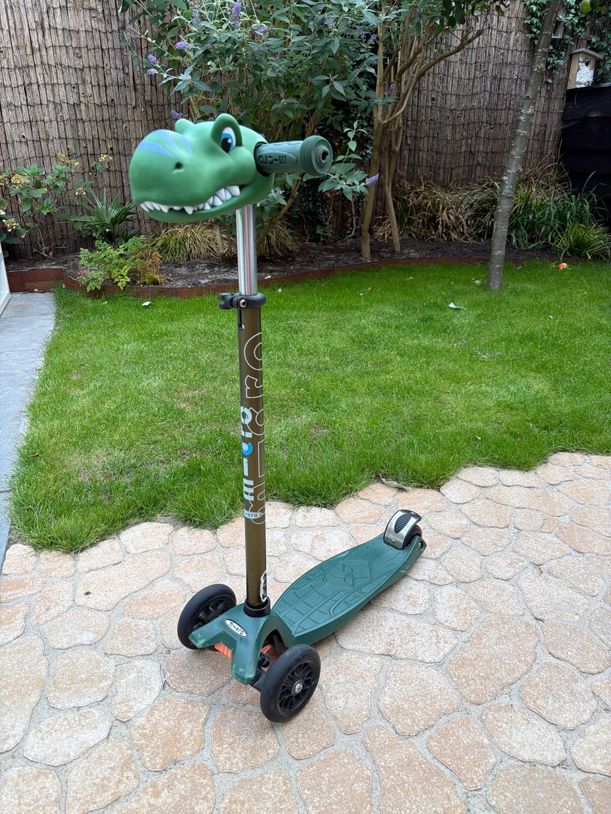 Micro meegroeistep met dinokop accessoire, Ophalen, Gebruikt, Gewone step