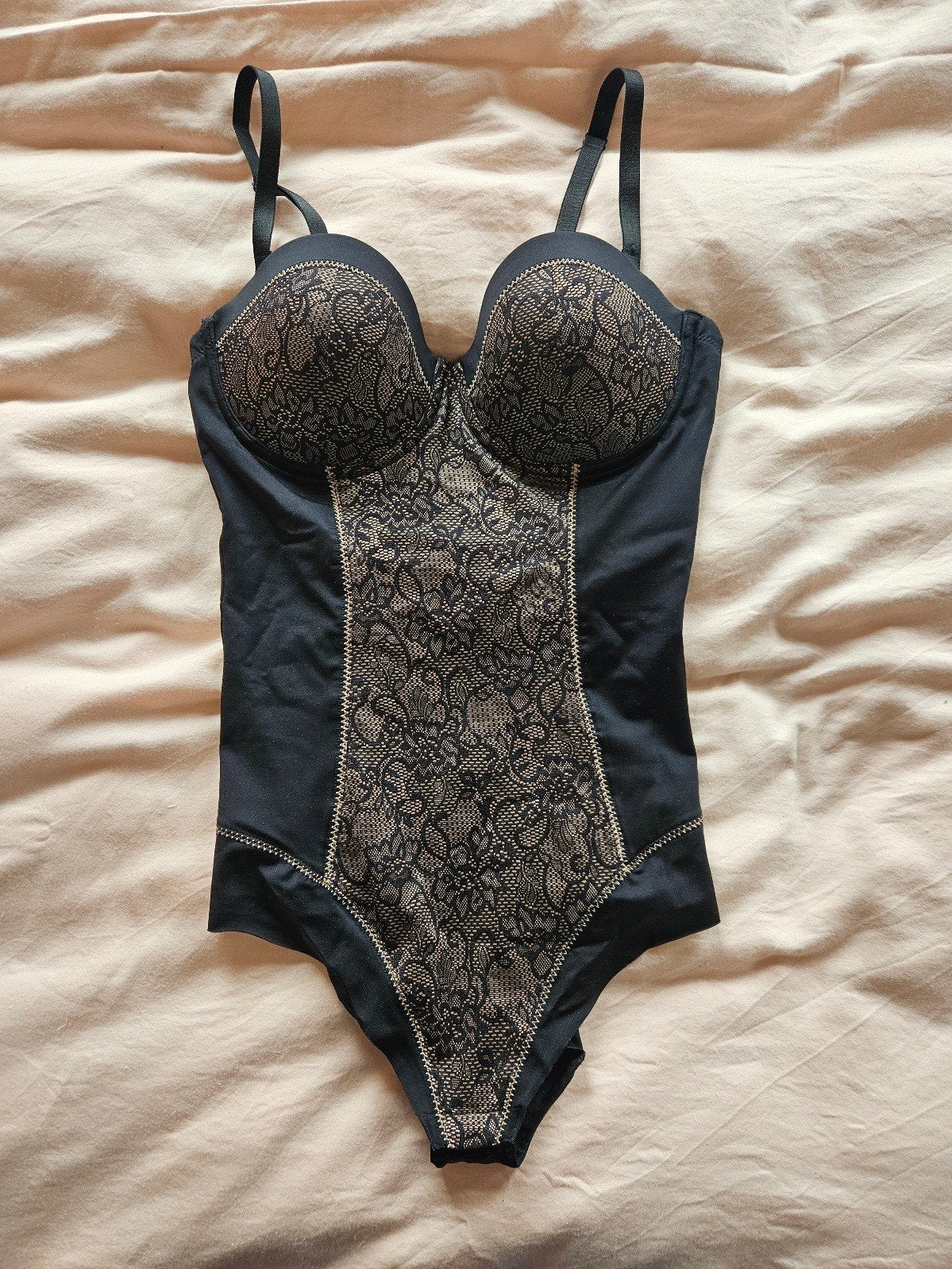 Hunkemöller body met kant - zwart/ beige - mt75C, Hunkemöller, Ophalen of Verzenden, Zwart, Body of Korset