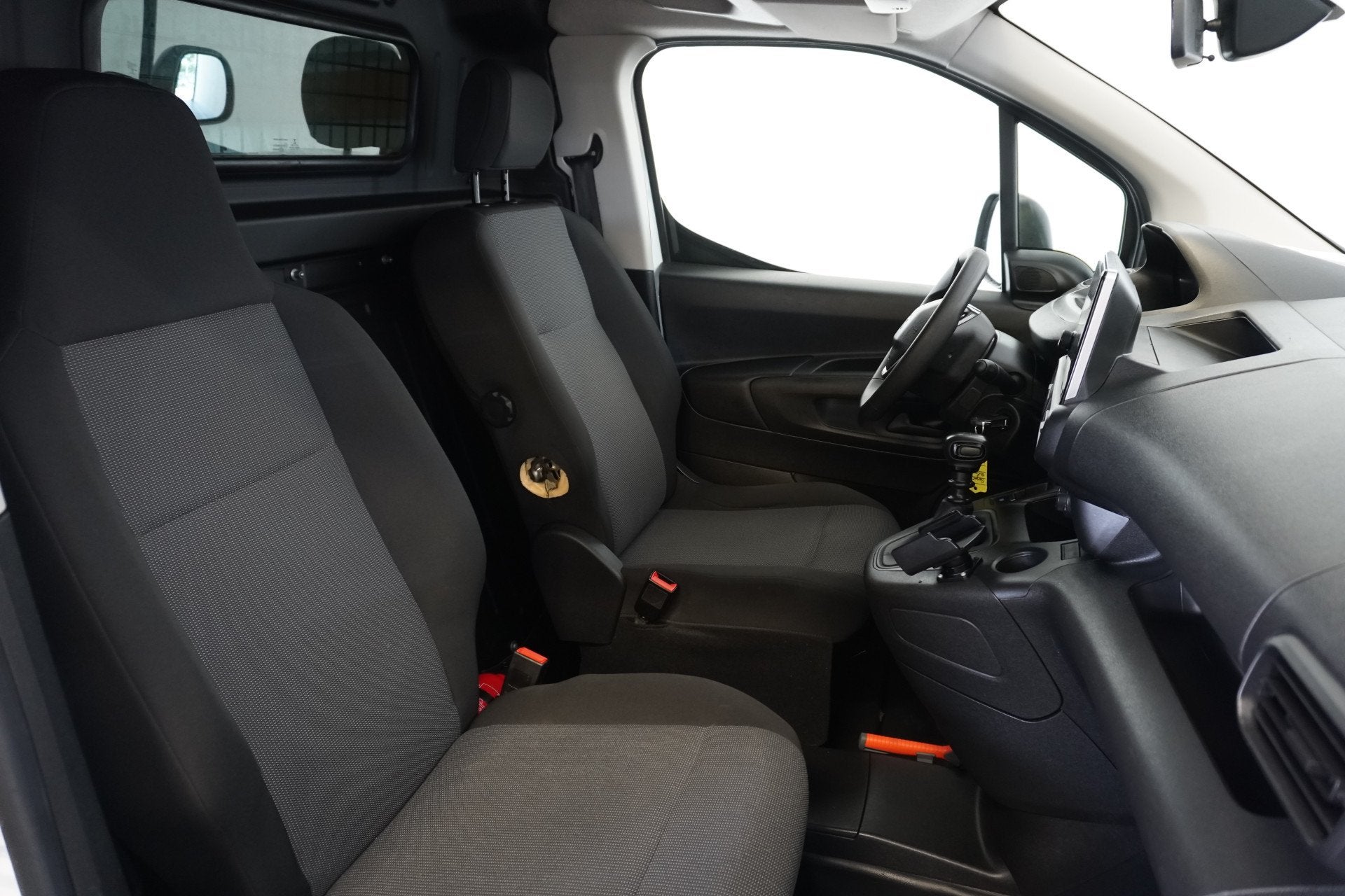 Peugeot Partner 1.2 PureTech 110Pk Benzine - Airco - Navi -, Voorwielaandrijving, Dealer onderhouden, Gebruikt, 1199 cc