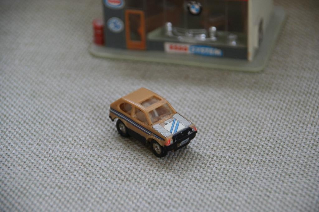 FABRIKANT? 1:87, Zastava Yugo? bruin (9), Ophalen of Verzenden, Zo goed als nieuw, Auto, Overige merken