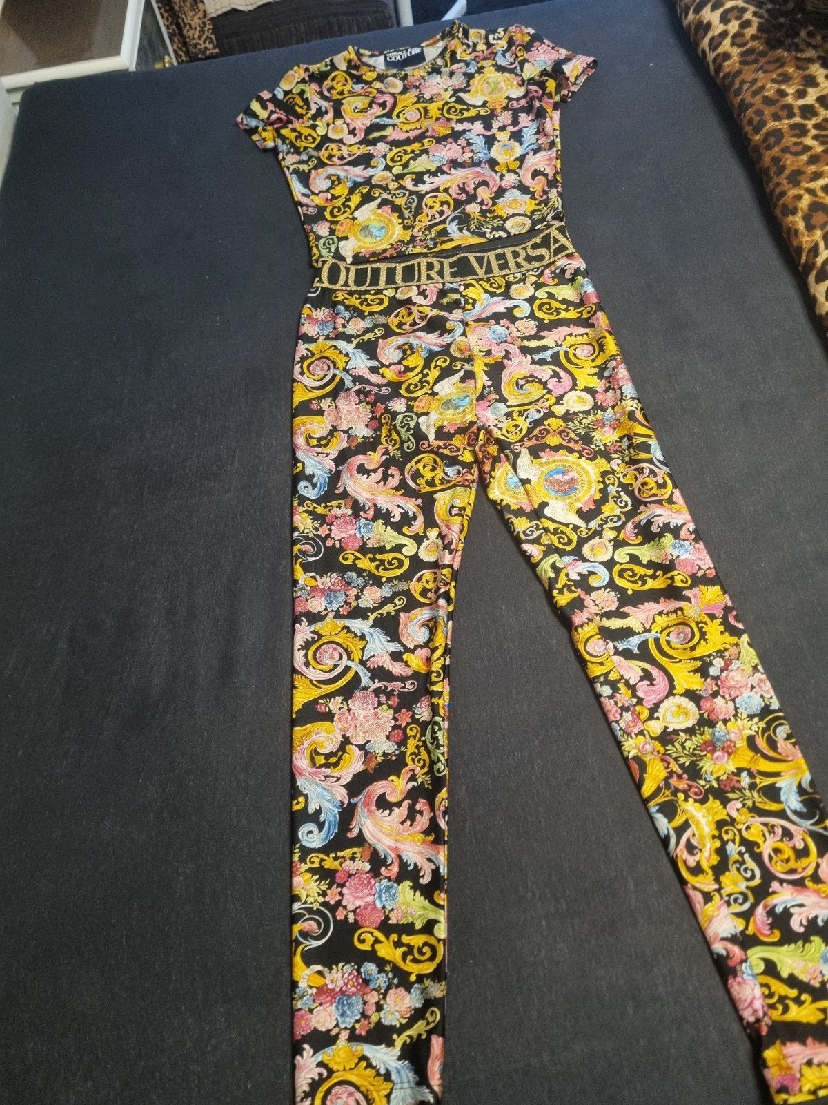 Versace Jeans Couture 2 delig setje met Barokprint, Meerkleurig, Maat 42/44 (L), Ophalen of Verzenden, Versace Jeans Couture