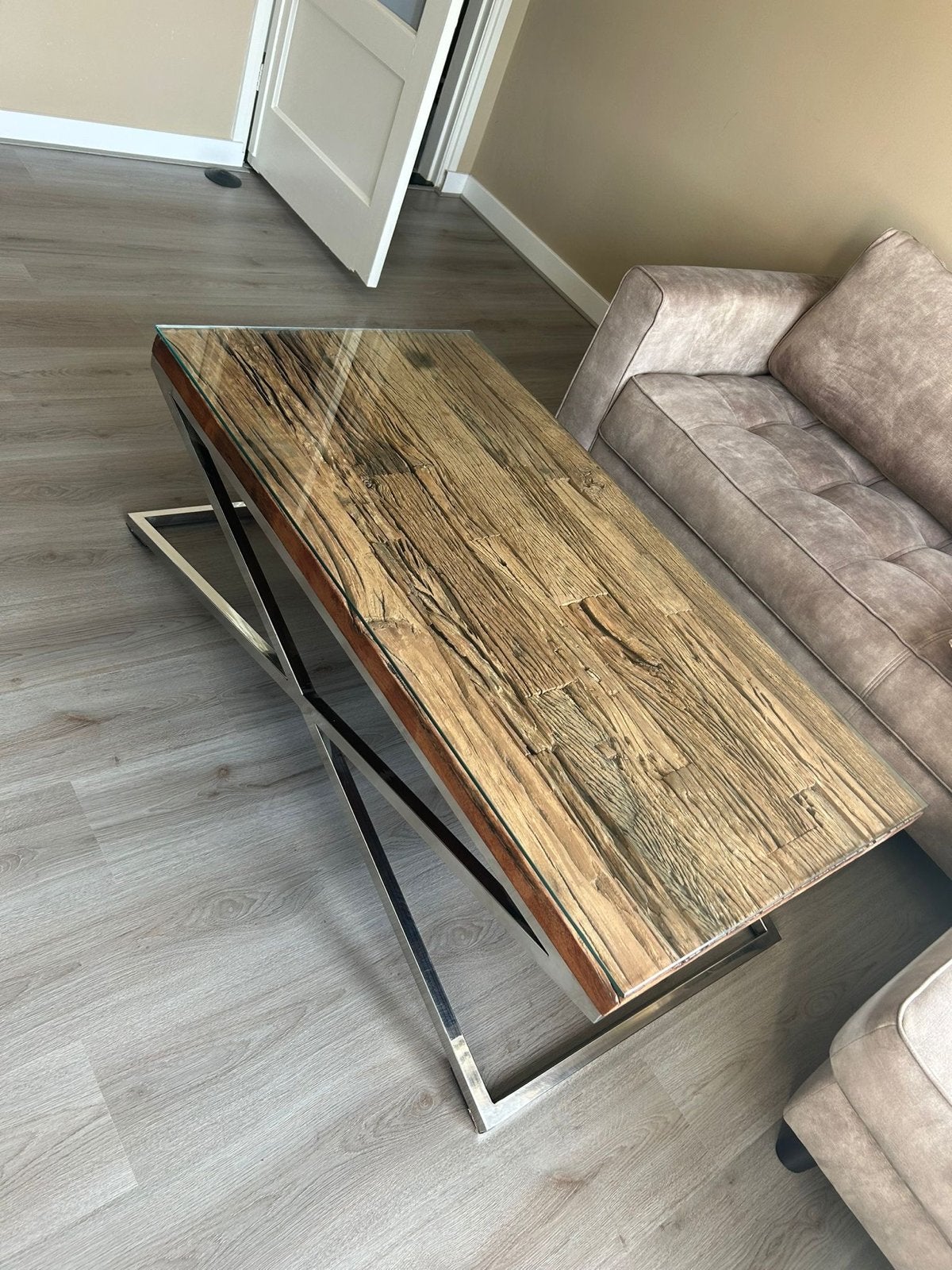 Salontafel met zilveren poot, houten blad en glazen overblad, Ophalen, 50 – 75, Gebruikt, 100 tot 150 cm
