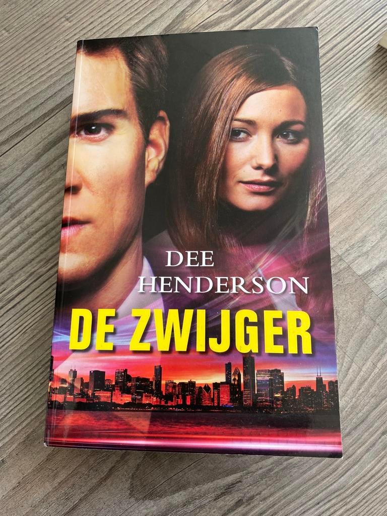 Dee Henderson - De zwijger, Ophalen of Verzenden, Gelezen, Dee Henderson
