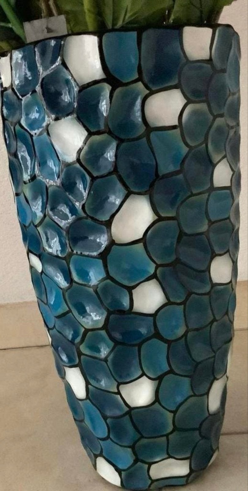 Decoratieve vaas met kunstbloemen, Ophalen of Verzenden, Zo goed als nieuw, Blauw
