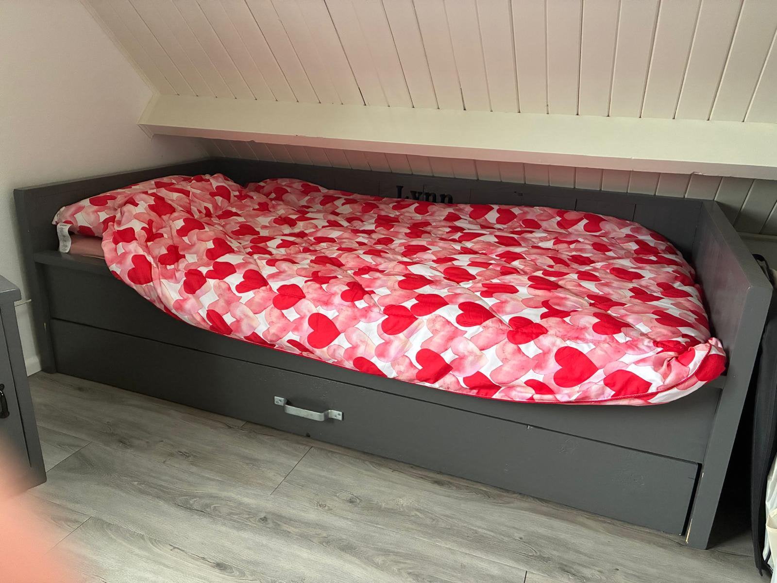 1 persoons bed met uit grote opberg lade of logeerbed, Huis en Inrichting, Slaapkamer | Bedden, Ophalen, 90 cm, Eenpersoons, Steigerhout