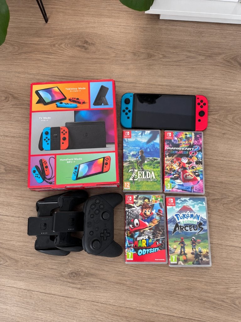 Nintendo Switch OLED + 4 games  + Pro Controller + Docking, Met games, Met 2 controllers, Zo goed als nieuw, Switch OLED