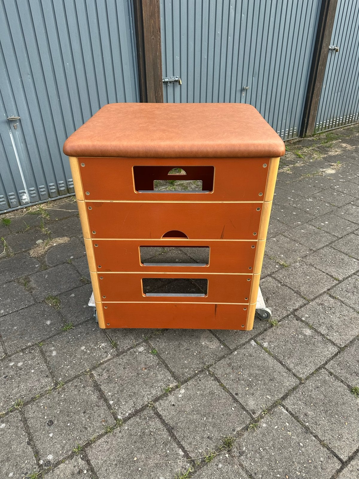 Turnkast / springkast, Ophalen, Gebruikt, Bruin, Materiaal