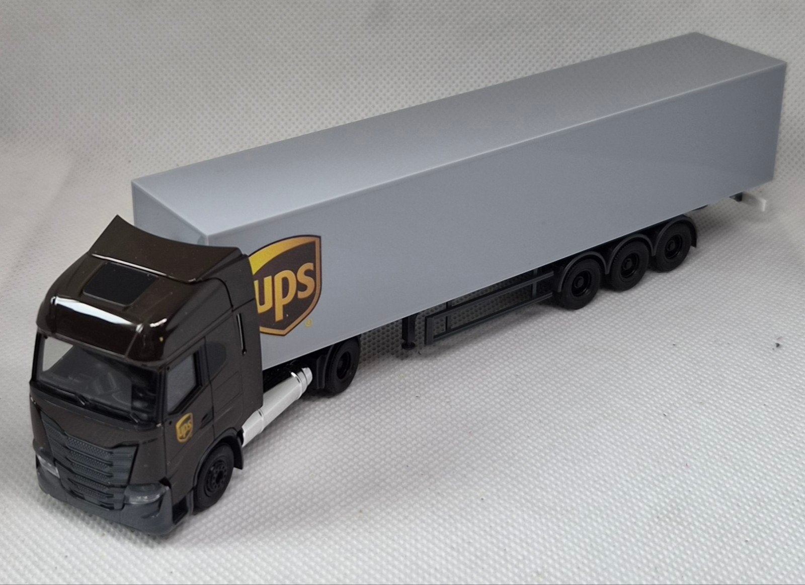 Iveco UPS, Ophalen of Verzenden, Nieuw, Bus of Vrachtwagen, Herpa