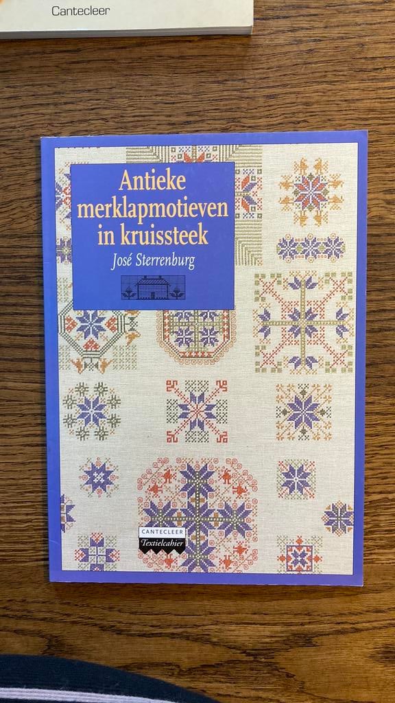 Antieke merklapmotieven in kruissteek, Verzenden, Zo goed als nieuw, Handborduren, Patroon