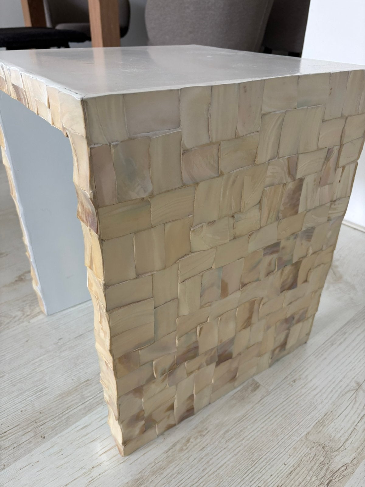 Bijzettafel met parelmoer mozaïek, Overige materialen, Minder dan 55 cm, Gebruikt, Rechthoekig