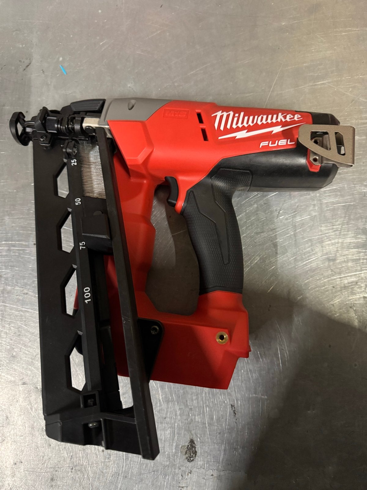 Milwaukee M18 CN16GA FUEL tacker - Nieuw, Doe-het-zelf en Verbouw, Gereedschap | Overige machines, Ophalen of Verzenden, Zo goed als nieuw