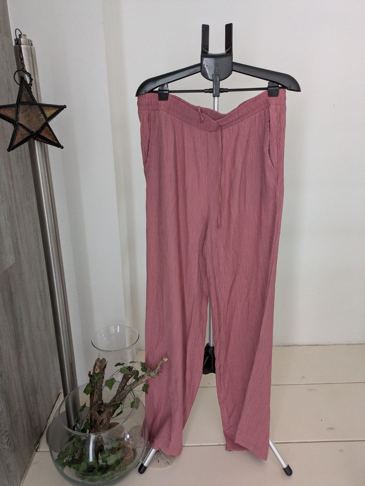 wijde broek met zijzakken en elastiek in de taille. maat 46, Kleding | Dames, Janina, Ophalen of Verzenden, Nieuw, Broek of Spijkerbroek
